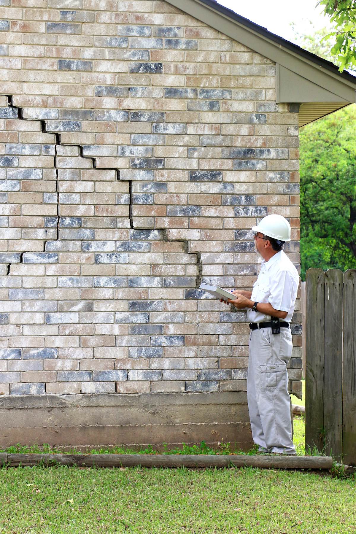 4 Signs That Your Property is Suffering from Subsidence
